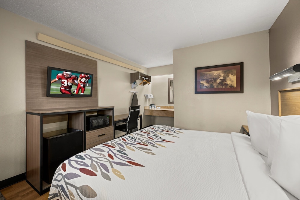 Red Roof Inn Detroit Royal Oak Madison Heights - photo 3