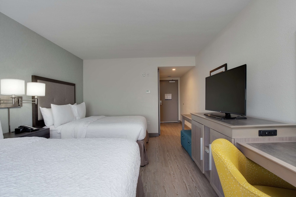 Hampton Inn & Suites Miami Wynwood Design District - photo 7