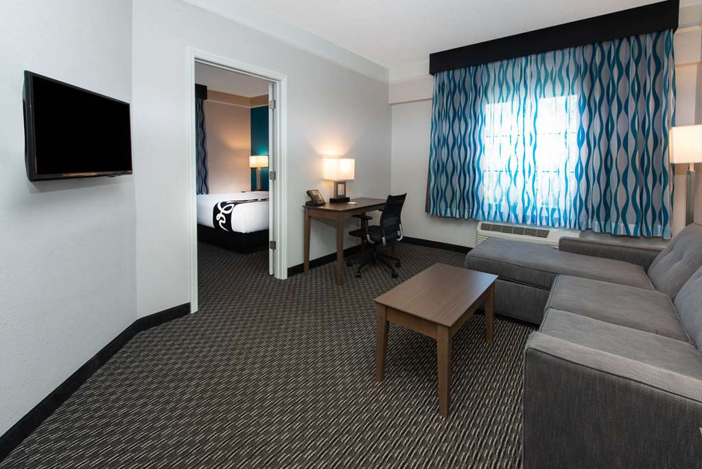 La Quinta Inn & Suites by Wyndham Tampa Brandon Regency Park - photo 27