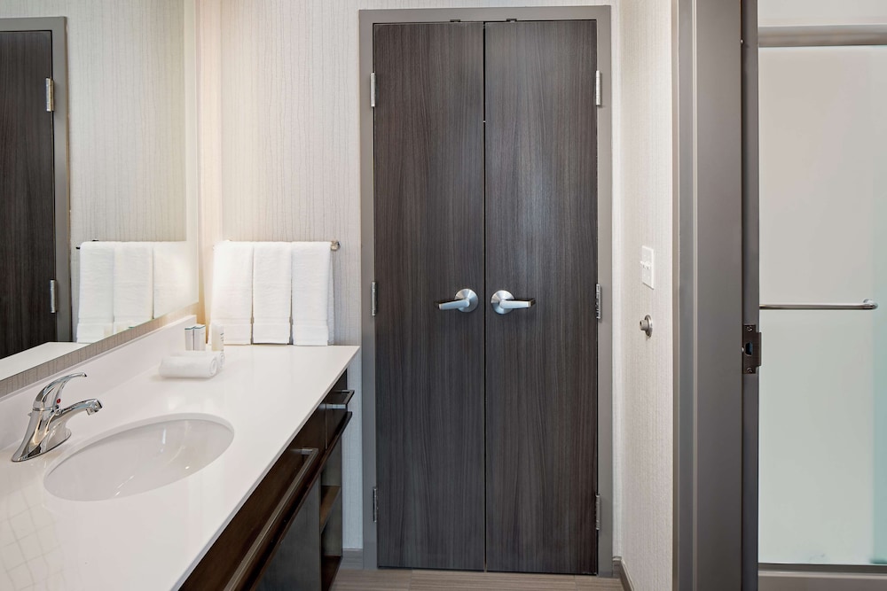 Homewood Suites by Hilton Ronkonkoma - photo 3