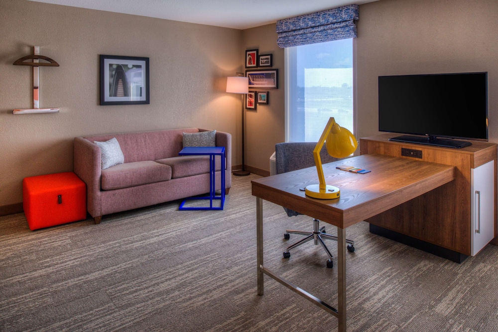 Hampton Inn & Suites Wixom - photo 11