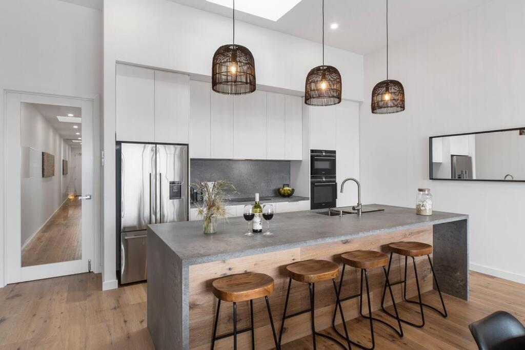 Beachfront Bliss Luxury Views — Rye