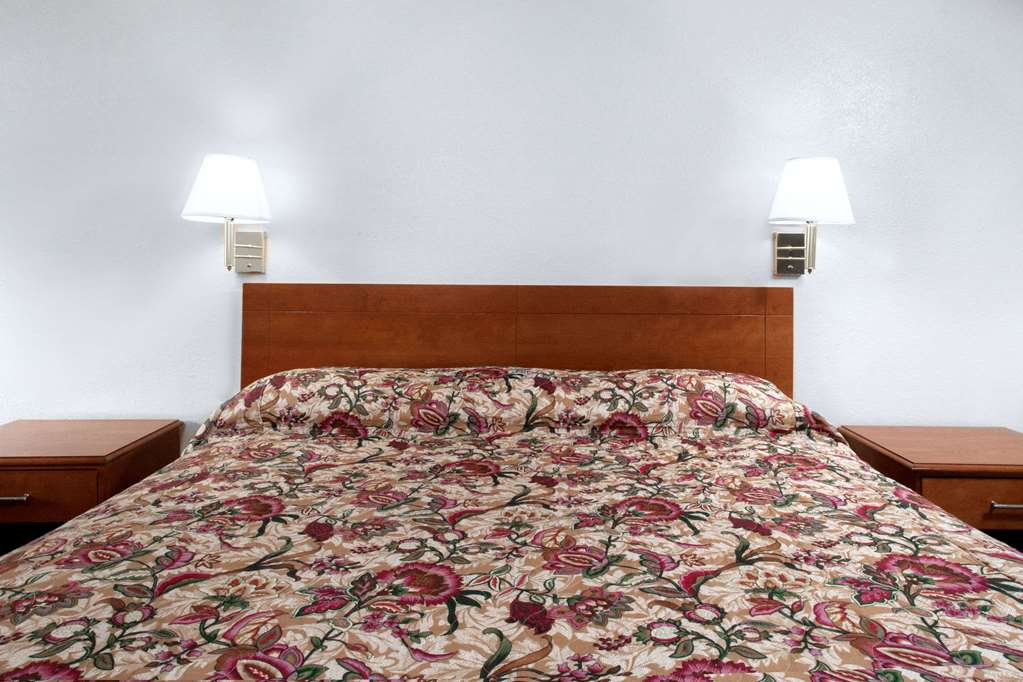 Knights Inn Pittston - photo 5