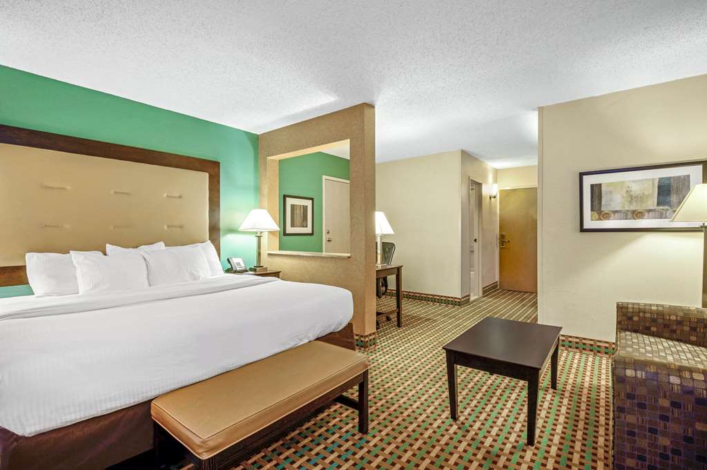 La Quinta Inn by Wyndham Columbia SE Fort Jackson - photo 34