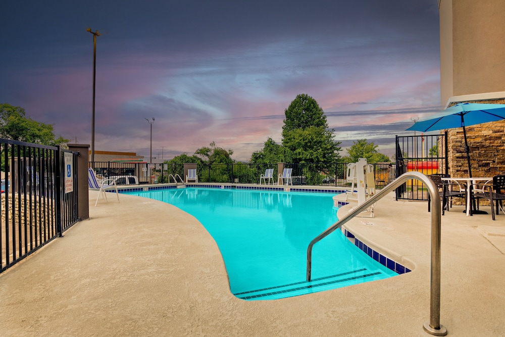 Holiday Inn Express W I40 Whitebridge Road by IHG - photo 14