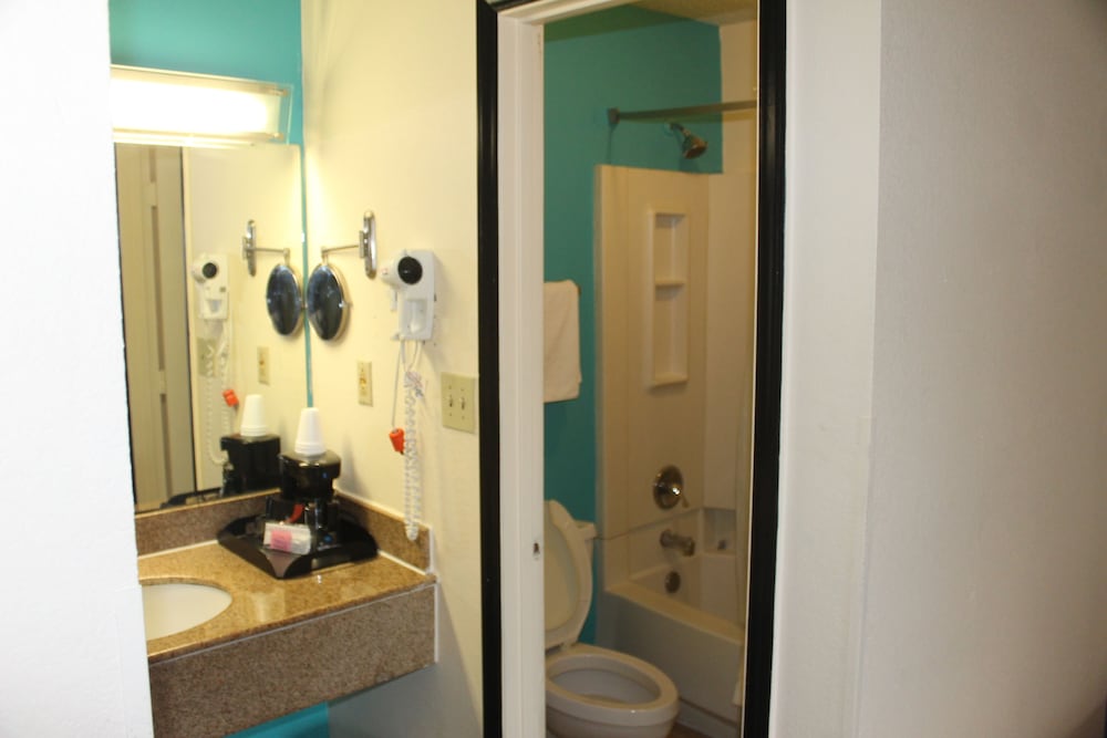 Americas Best Value Inn Fredericksburg N - photo 39