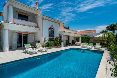 Villa Lageado by IntiHolidays — 4-Star Luxury Hotel in Albufeira, Portugal