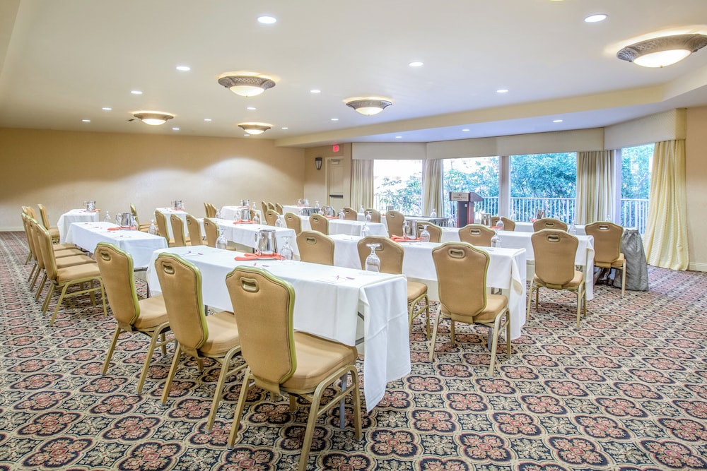 Crowne Plaza San Diego Mission Valley - photo 46