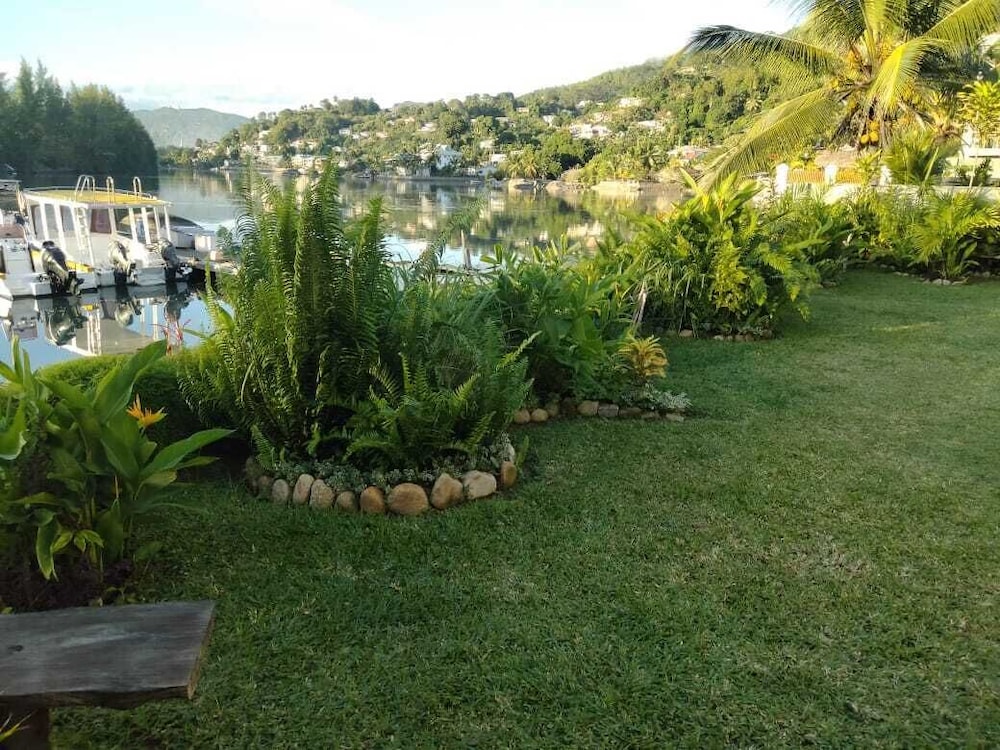 Mae Water Front Apartments — 4-Star Luxury Hotel in Victoria, Seychelles