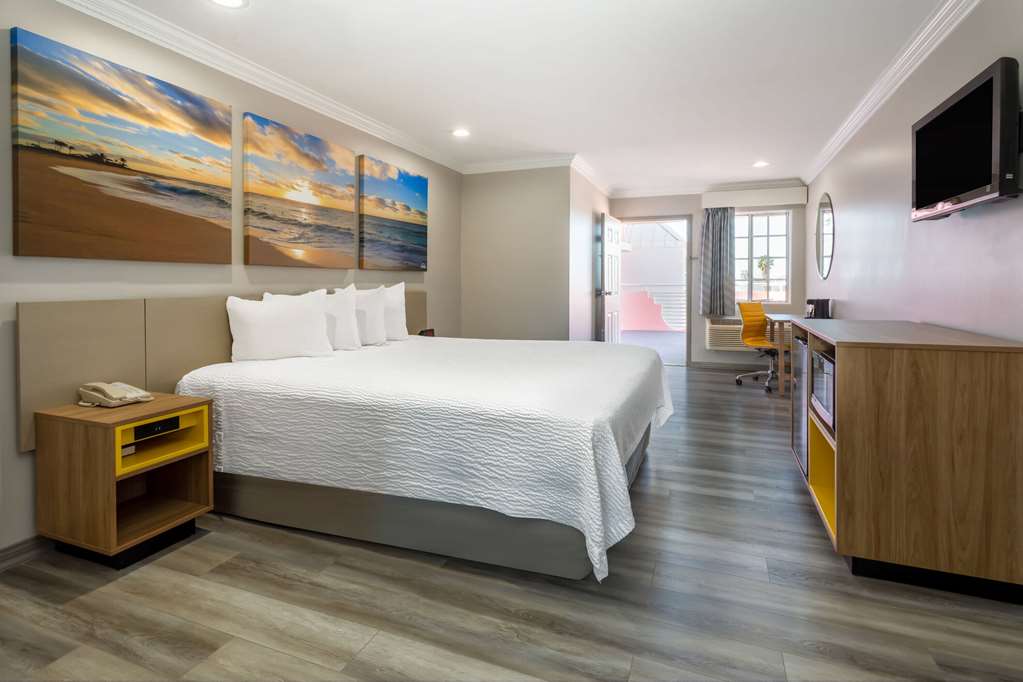 Days Inn by Wyndham Santa Monica - photo 46