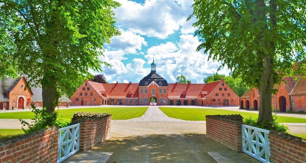 Kultur Gut Hasselburg — 4-Star Luxury Hotel in Altenkrempe, Germany