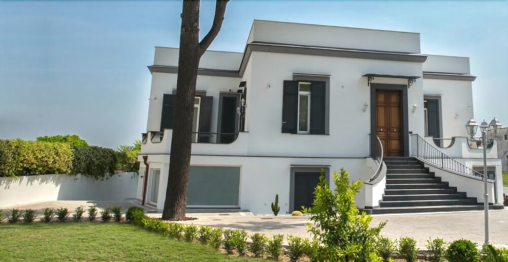 Al Tartarughino B&B — 4-Star Luxury Hotel in Cercola, Italy