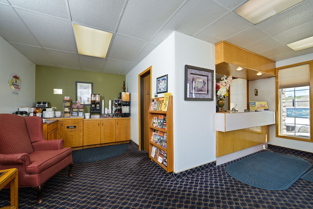 Super 8 by Wyndham Minot Airport - photo 4