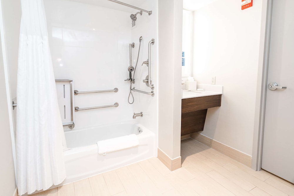 Hilton Garden Inn Fairfax - photo 21