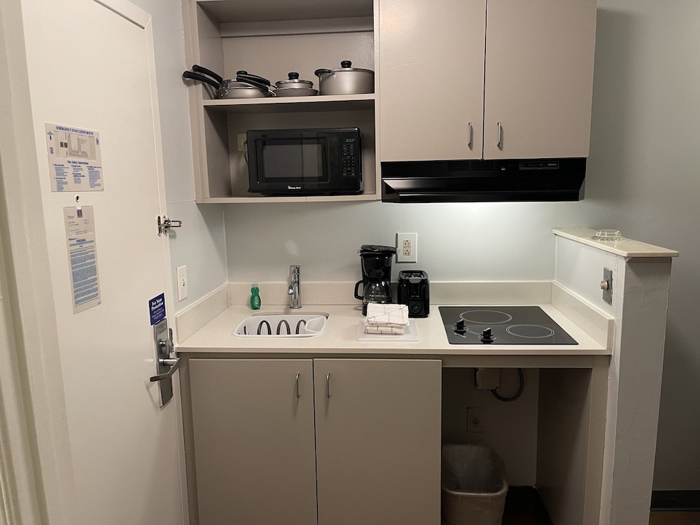 Studio 6 Extended Stay Richmond VA I 64 West - photo 17