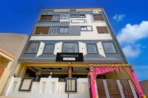 Super Townhouse Taramandal Near Sahara States — 4-Star Luxury Hotel in Gorakhpur, India