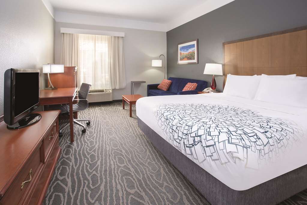 La Quinta Inn & Suites by Wyndham Gallup - photo 20