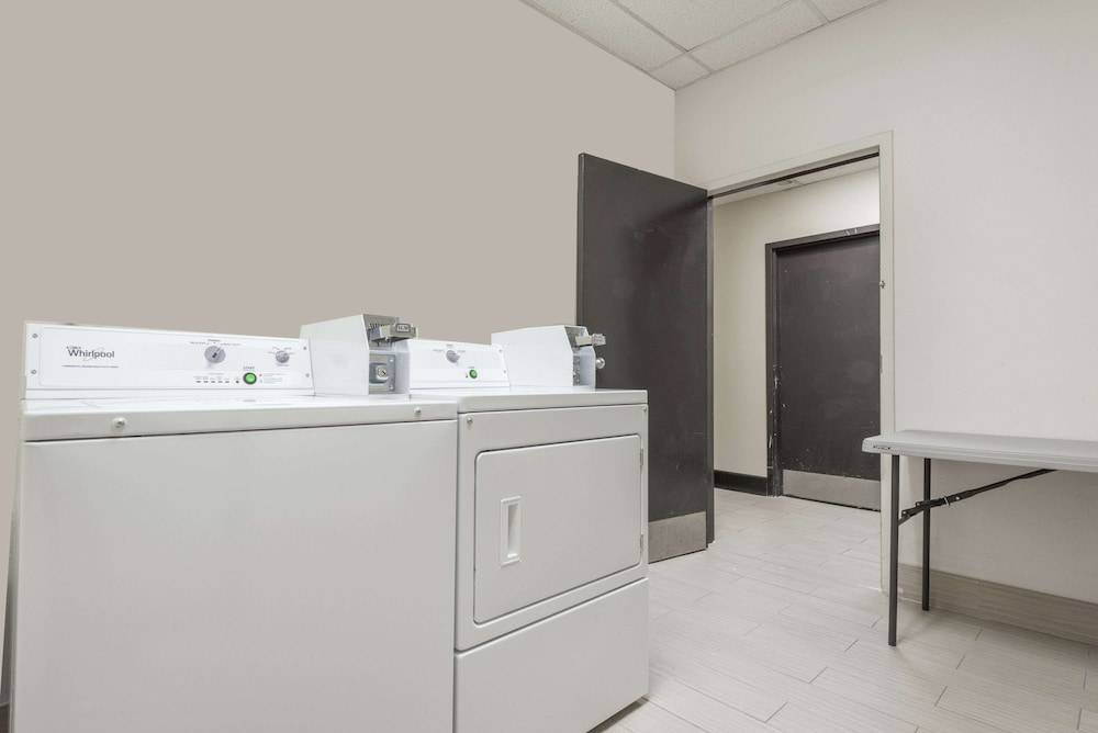 Days Inn by Wyndham Ashland - photo 33