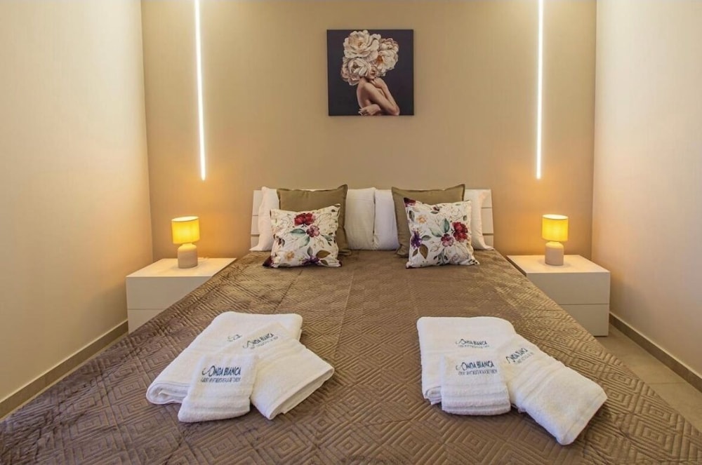 Onda Bianca Luxury Apartments — 4-Star Luxury Hotel in Realmonte, Italy