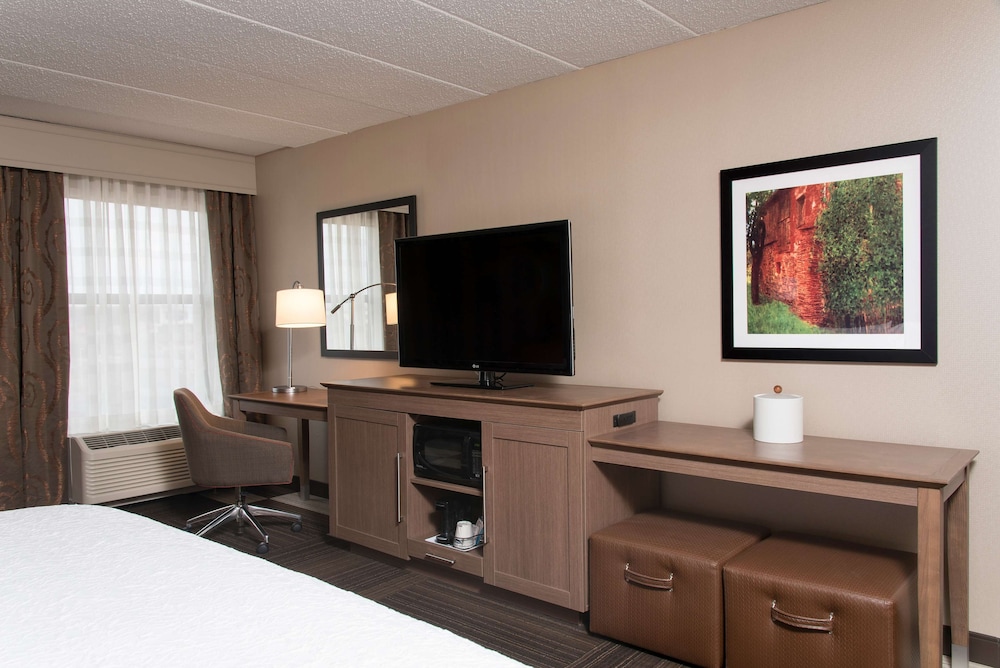 Hampton Inn Columbus Taylorsville Edinburgh - photo 7