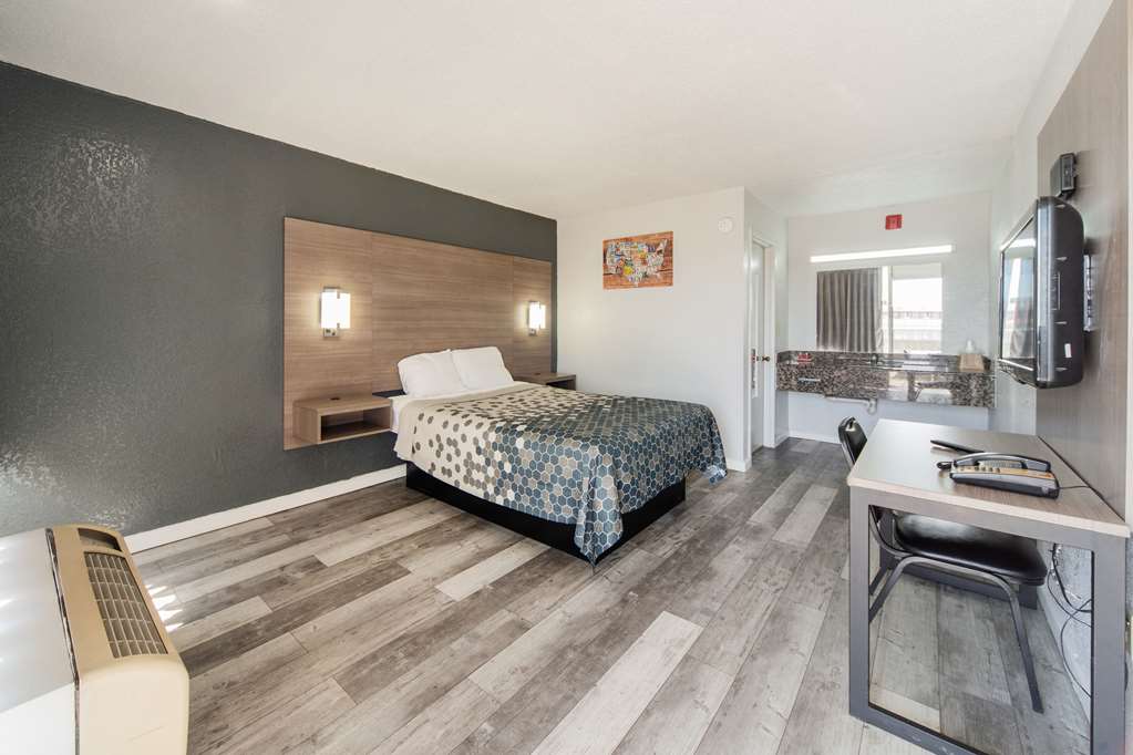 Econo Lodge And Suites Bricktown - photo 31