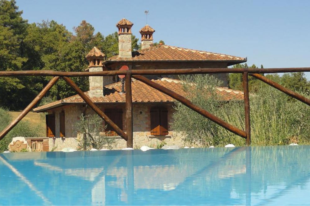 La Casetta nel Bosco — 4-Star Luxury Hotel in Sinalunga, Italy