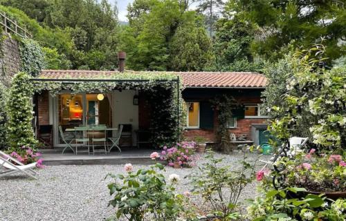 Lo Sceriffo delightful villa in dreamy garden AC — 4-Star Luxury Hotel in Monterosso Al Mare, Italy