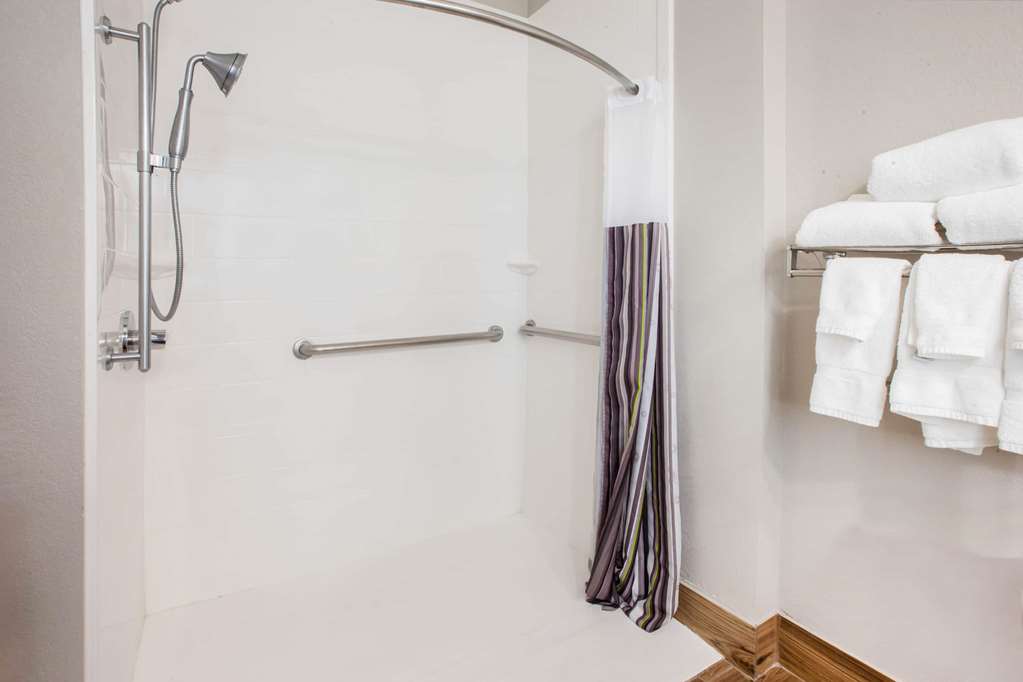 La Quinta Inn & Suites by Wyndham Elkhart - photo 14