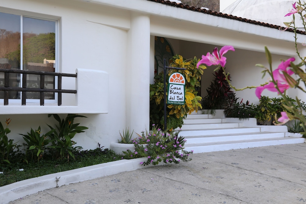Hotel Boutique Casa Blanca del Sol in Santa Maria Huatulco, Mexico