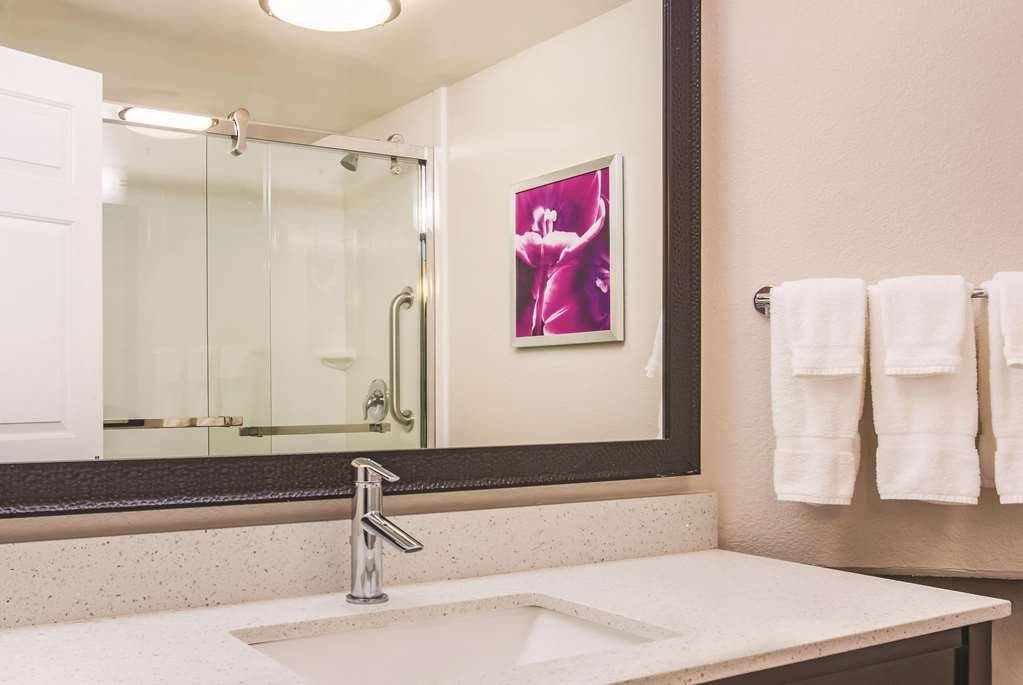 La Quinta Inn & Suites by Wyndham Las Vegas Summerlin Tech - photo 30
