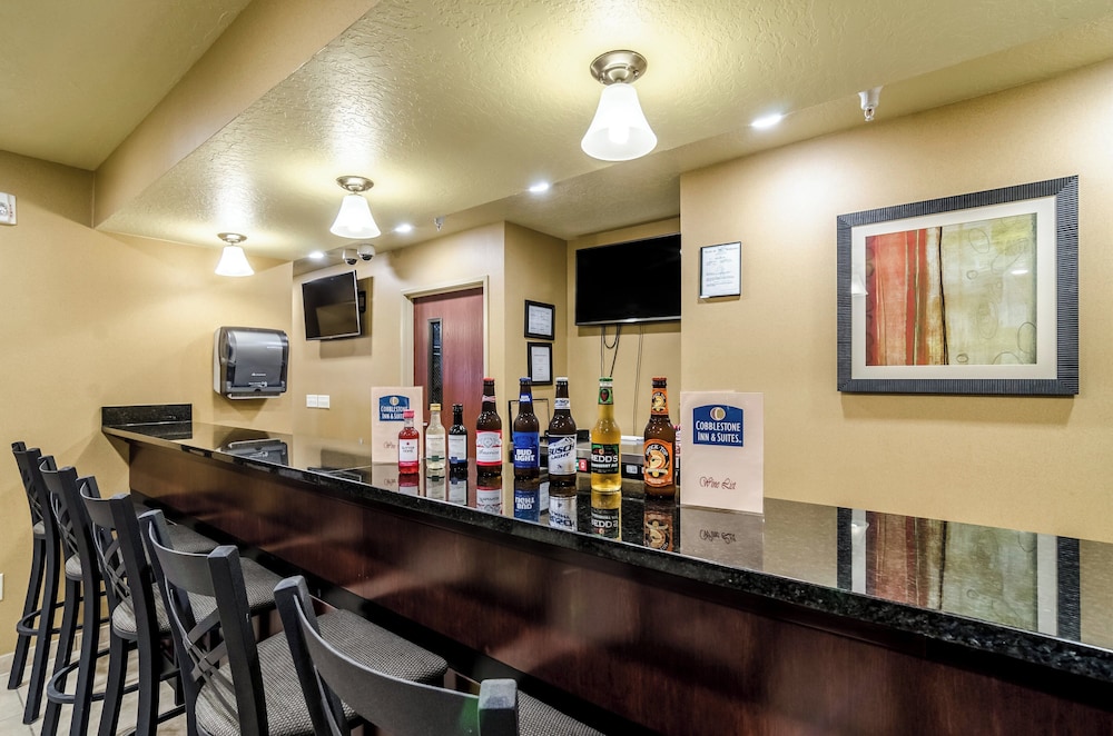 Cobblestone Inn & Suites Cambridge - photo 37
