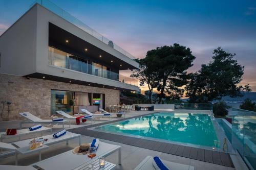 Beachfront Villa Milka with Pool — 4-Star Luxury Hotel in Trogir, Croatia
