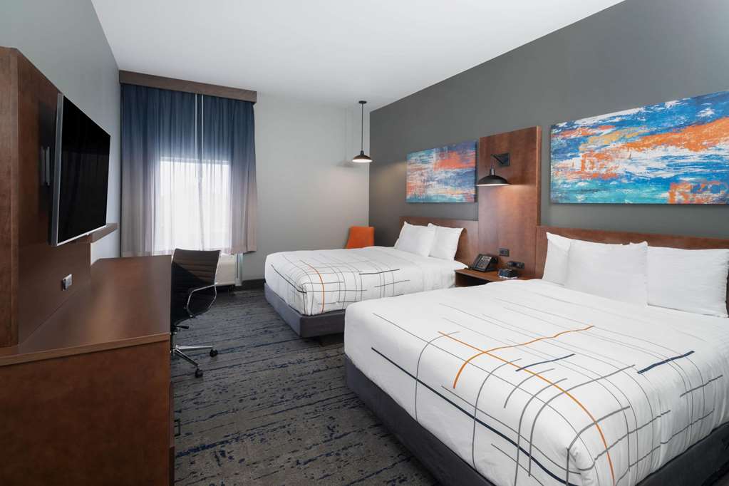 La Quinta Inn & Suites by Wyndham Louisville NE Old Henry Rd - photo 15