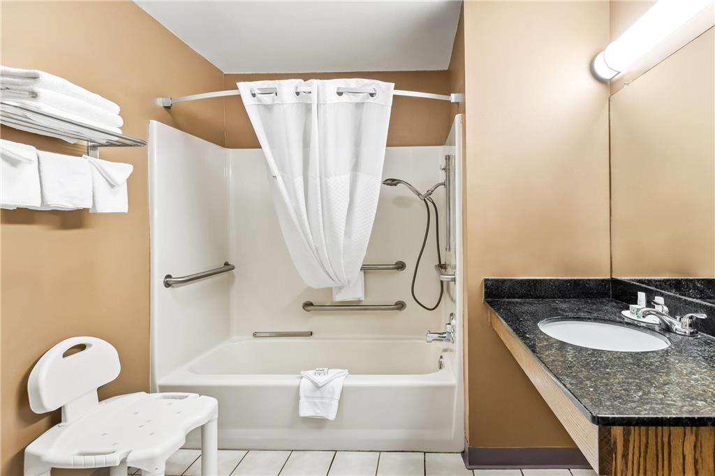 Baymont by Wyndham Forest City - photo 16