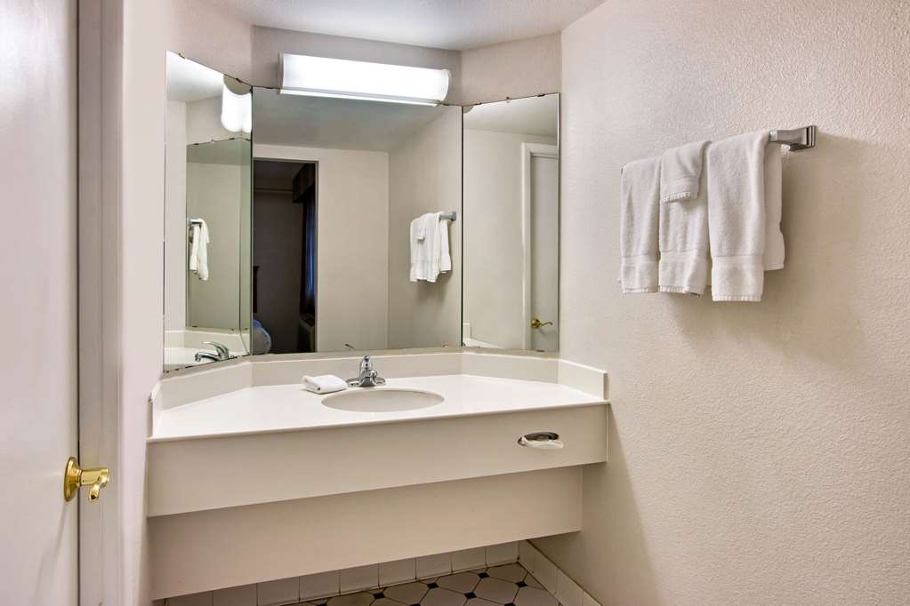 La Quinta Inn by Wyndham Albuquerque Airport - photo 29