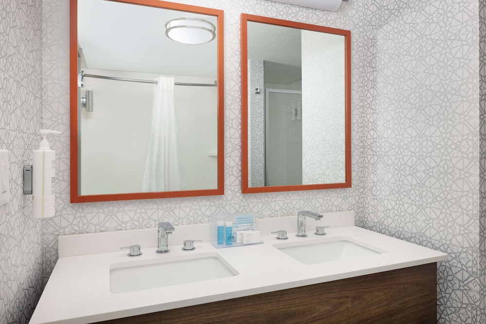 Hampton Inn & Suites Myrtle Beach Oceanfront - photo 42