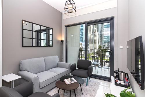 CitiHome 1BR with Balcony & Pool View in Zada Tower - last minute hotel in Dubai