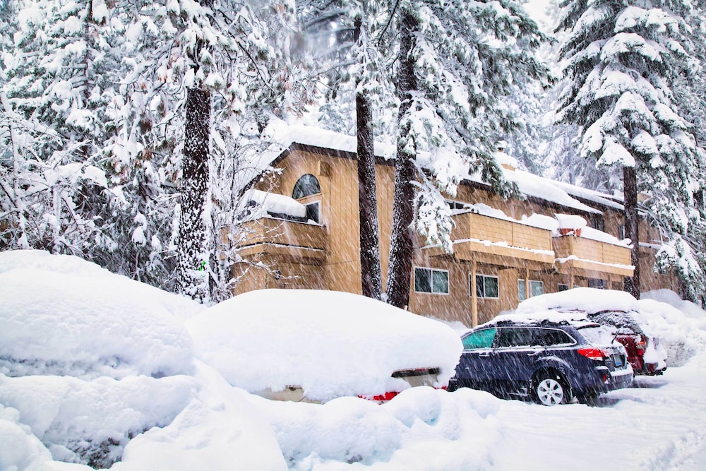 1 Mi To Diamond Peak Ski Resort Condo with Pool - photo 32