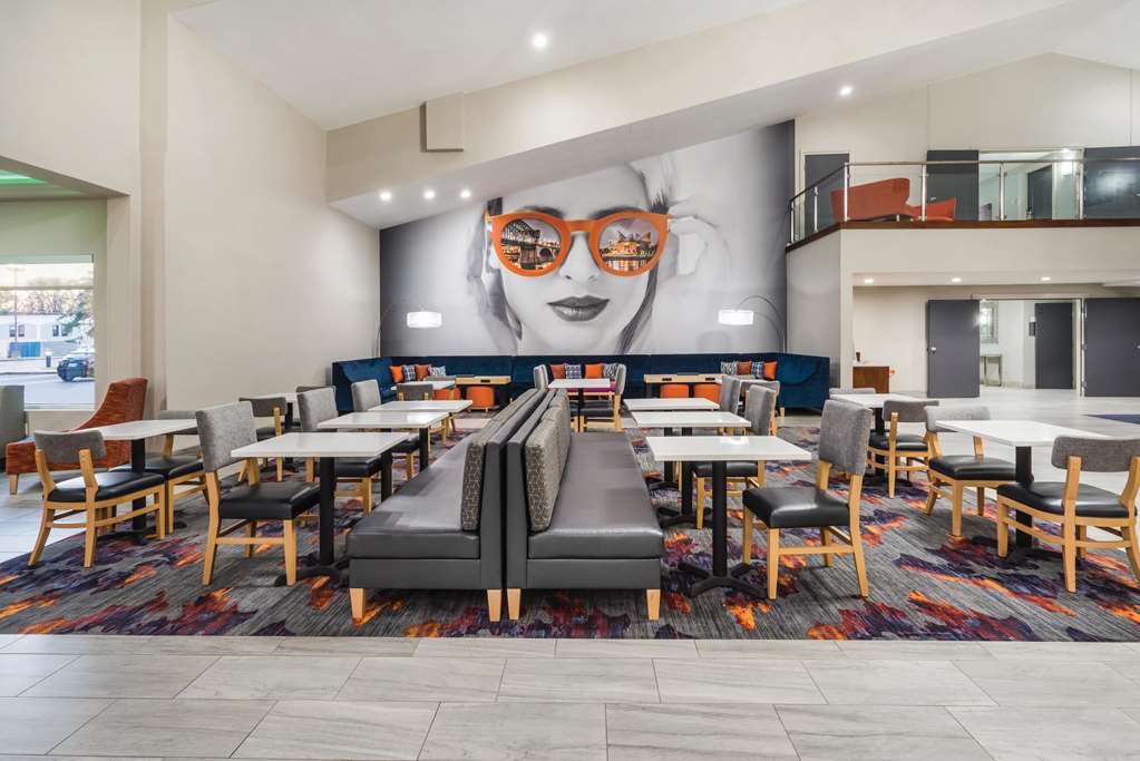 La Quinta Inn & Suites by Wyndham Chattanooga Hamilton Place - photo 37