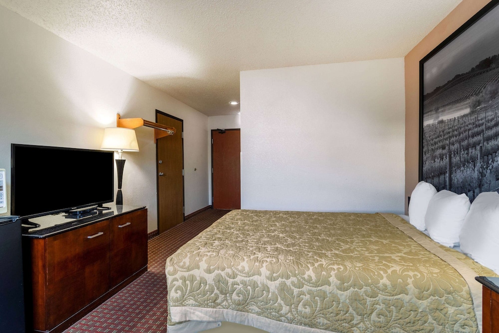 Super 8 by Wyndham Pendleton - photo 28