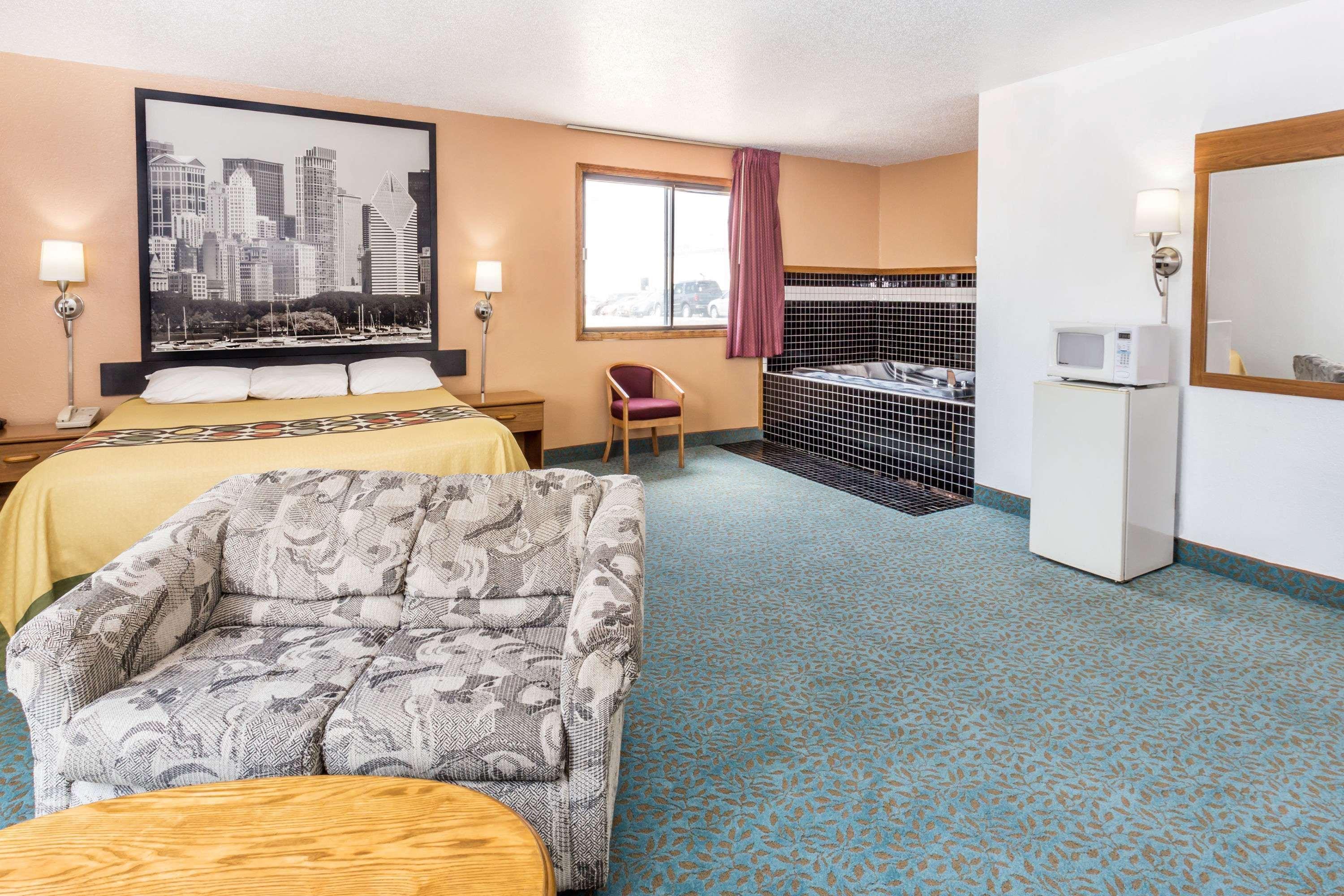 Super 8 by Wyndham Bourbonnais Kankakee Area - photo 14