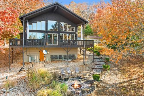 Kindred Hollow Lake & Mountain Views in Rogers, United States