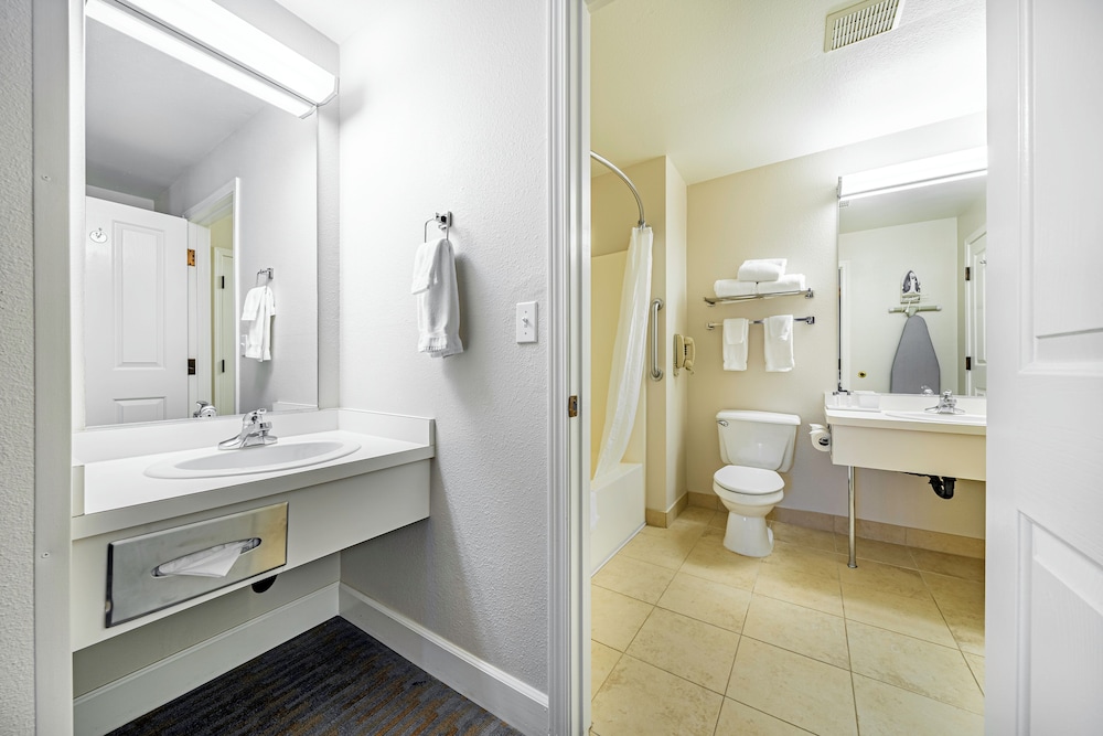 Ashland Hills Hotel & Suites - photo 41