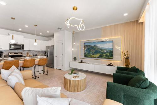 4118 Windsor Island brand new pool BBQ 13 guests in Davenport, United States