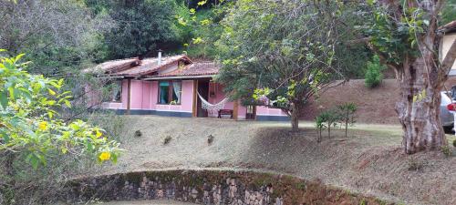 Chalé Araras Itaipava Refúgio na Serra natureza clima fresco ar puro in Petropolis, Brasil