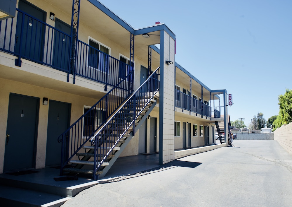Red Carpet Motel - photo 13