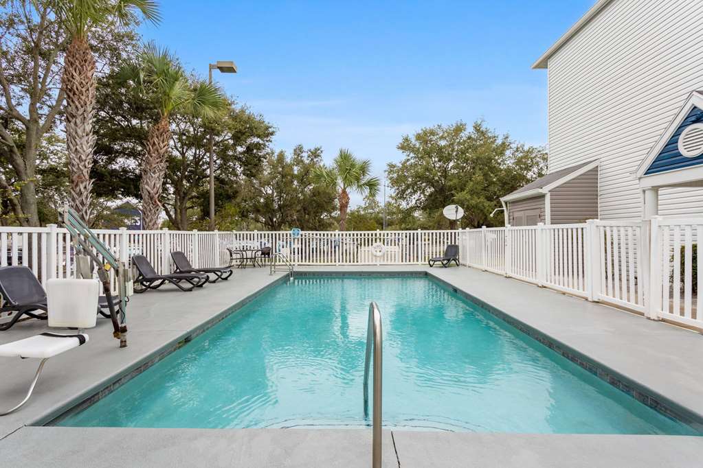 Microtel Inn & Suites by Wyndham Zephyrhills - photo 7