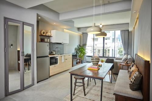 Spacious duplex 2 BR apartment max 6 guests 3 min walk to BTS Nana