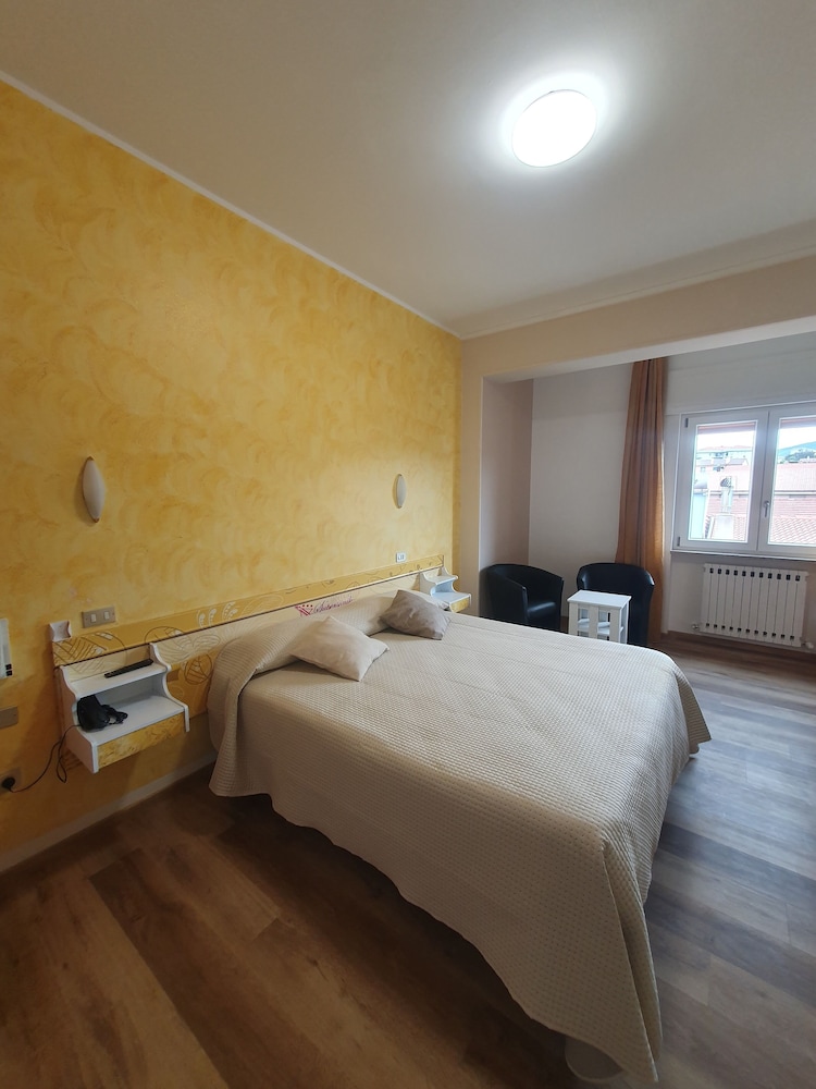 Hotel Supersonik