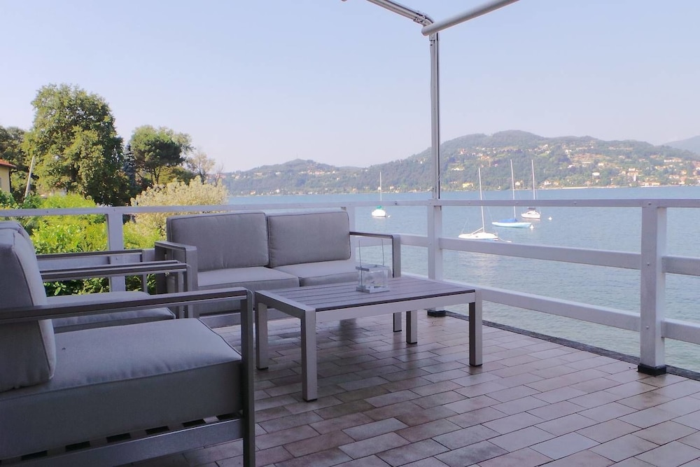 Contemporary Lakeside Villa Enjoying Direct Lake Access Wifi BBQ Near Restaurant and Shop — 4-Star Luxury Hotel in Ispra, Italy